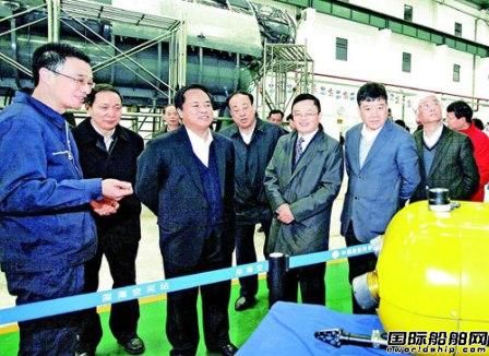 劉賜貴視察“蛟龍”號七千米級海試  