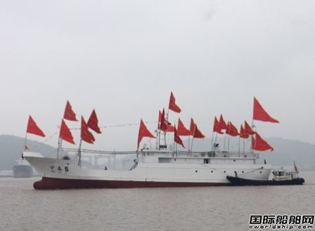 東紅船業“寧泰5”號魷釣船下水