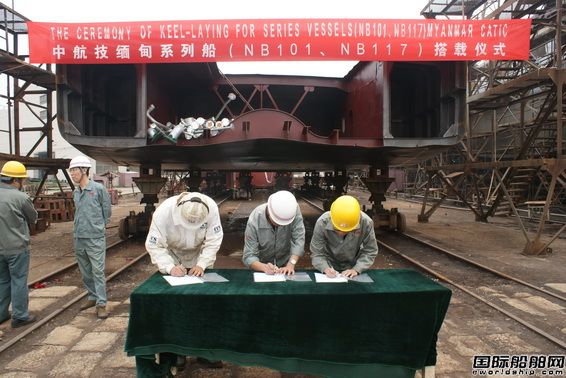 河船重工兩艘挖泥船NB101、117搭載