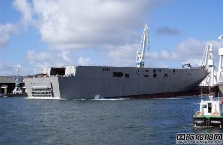 澳大利亞兩棲攻擊艦“阿德萊德”號下水