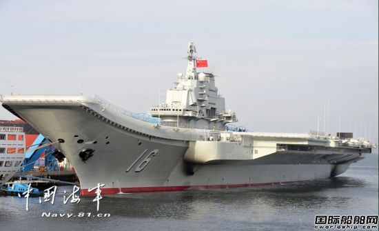 中國首艘航母“遼寧”號正式入列 