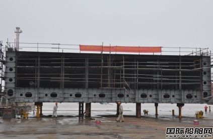 宏強船舶重工3#250尺油駁上船臺