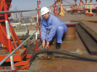 王鵬：自創造船工法為大型油輪建造“提速”