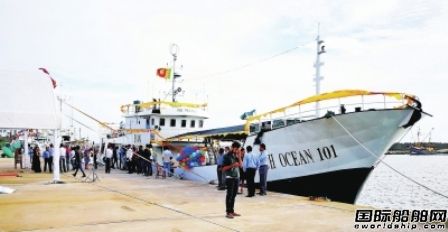 紫順船業交付兩艘金槍魚釣魚船