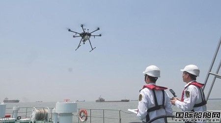 浦東海事局無人機查獲國內首起在航船燃油硫超標案件