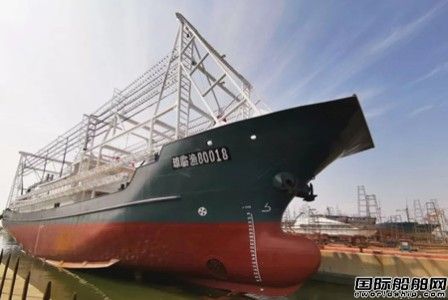 鑫邦船業兩艘60.8米燈光罩網漁船順利下水