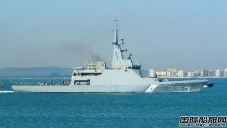 這艘探險郵輪果然厲害！竟然撞沉一艘巡邏艦