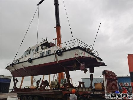 武漢航道船廠承建的兩艘航標艇順利下水