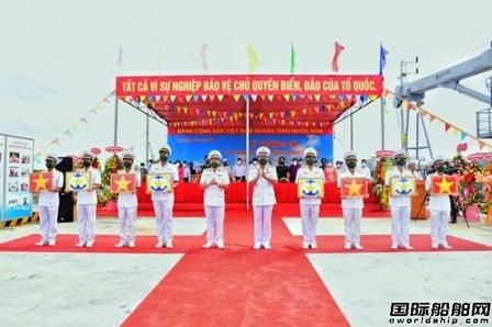 越南下龍造船交付越南海軍4艘多功能運輸船