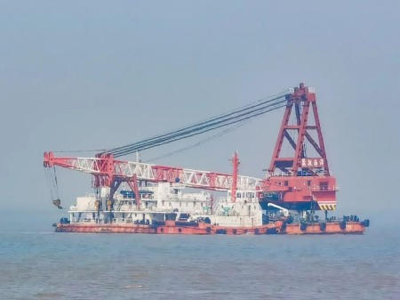 舟山中遠海運重工完成“東雷希望”起重作業船修理改裝