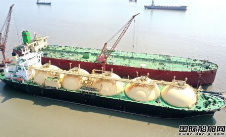上海中遠海運重工完成塞浦路斯FSRU改裝動力模塊首個分段吊裝