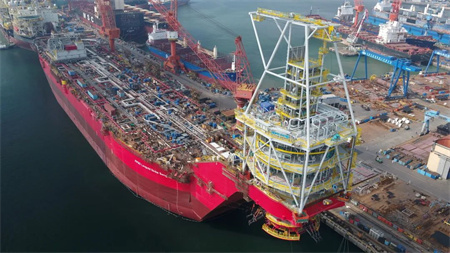 大連中遠海運重工完成FPSO改裝“福林”項目外轉塔及上部旋轉機構吊裝