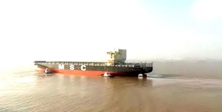 上海中遠海運重工完成“查爾斯頓”輪修理離廠開航