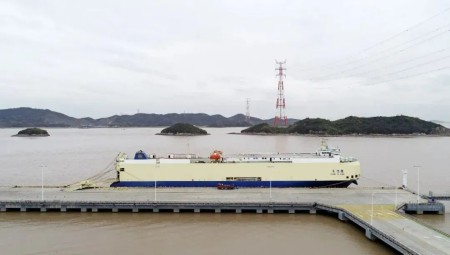 招商輪船滾裝船“長達隆”輪泰國林查班國際航線首航