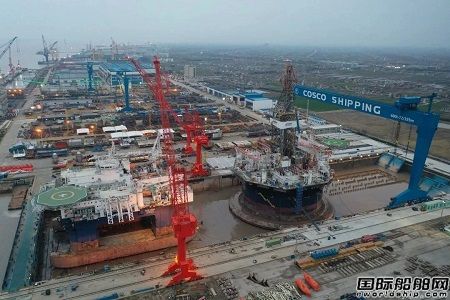 兩座平臺同日進塢！啟東中遠海運海工海工塢加長后迎來歷史時刻