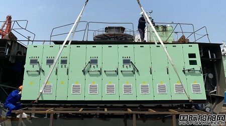 鴻云實業建造國內最大純電動拖輪最大設備進艙