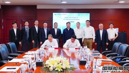 振華重工和中交二航局簽署5500噸雙臂架變幅式起重船訂單