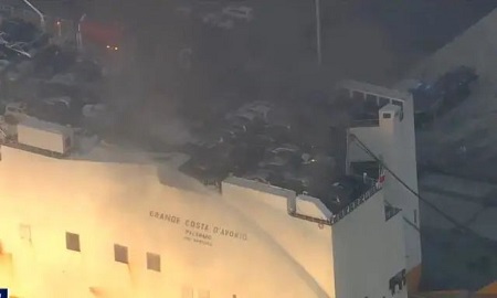 突發！一艘載有5000輛汽車滾裝船起火！2人身亡