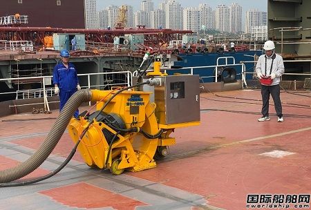 七一六所研制國內首臺套甲板拋丸機器人通過實船分段試驗