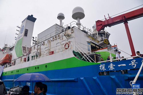 下潛7178米！“探索一號”科考船攜“奮斗者”號創下新紀錄
