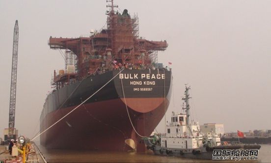 中基船業首制17.6萬噸散貨船出塢