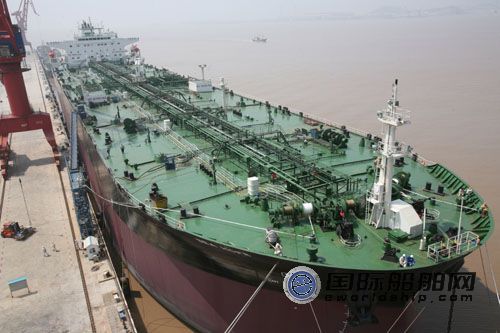 金海灣船業11萬噸油輪正式交付船東